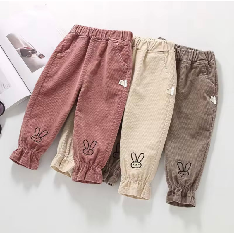 Chargez l&#39;image dans la visionneuse de la galerie, Pantalon pour filles en velours côtelé motif lapin – Kali - Boutique Kaki Lilas
