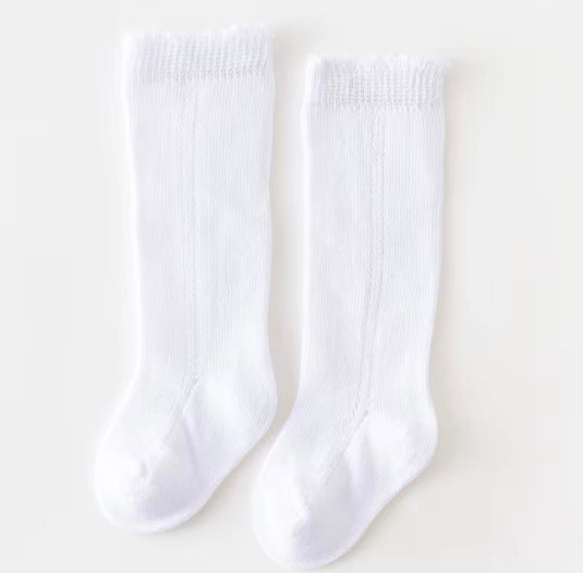 Chaussettes blanches aux genoux