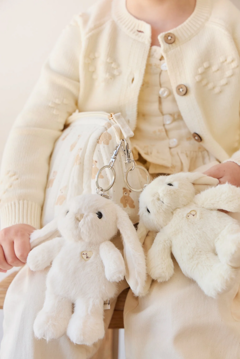 Load image into Gallery viewer, BRELOQUE POUR SAC - PÉNÉLOPE LE LAPIN - MARSHMALLOW - SNUGGLE BUNNIES
