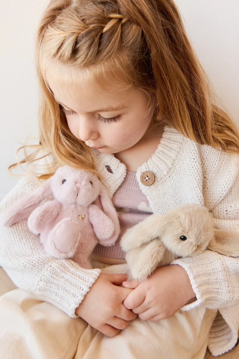 Chargez l'image dans la visionneuse de la galerie, PELUCHE PÉNÉLOPE LE LAPIN 15CM - BLOSSOM - SNUGGLE BUNNIES
