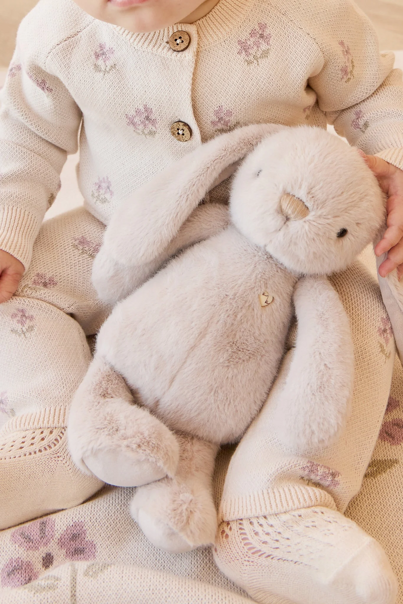 Load image into Gallery viewer, PELUCHE PÉNÉLOPE LE LAPIN 30CM - BEIGE - SNUGGLE BUNNIES
