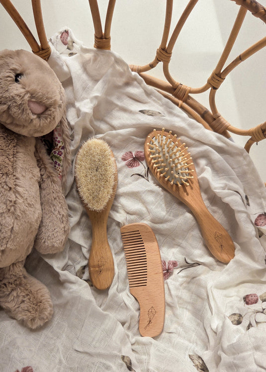 ENSEMBLE DE BROSSES ET PEIGNE À CHEVEUX - MENOUM