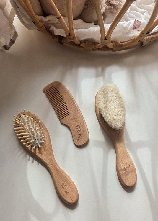 ENSEMBLE DE BROSSES ET PEIGNE À CHEVEUX - MENOUM
